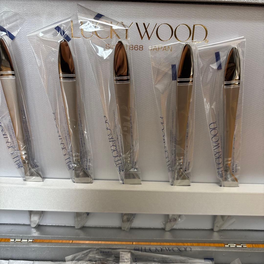 新品未使用品　LUCKY WOOD カラトリー 5種類x5本