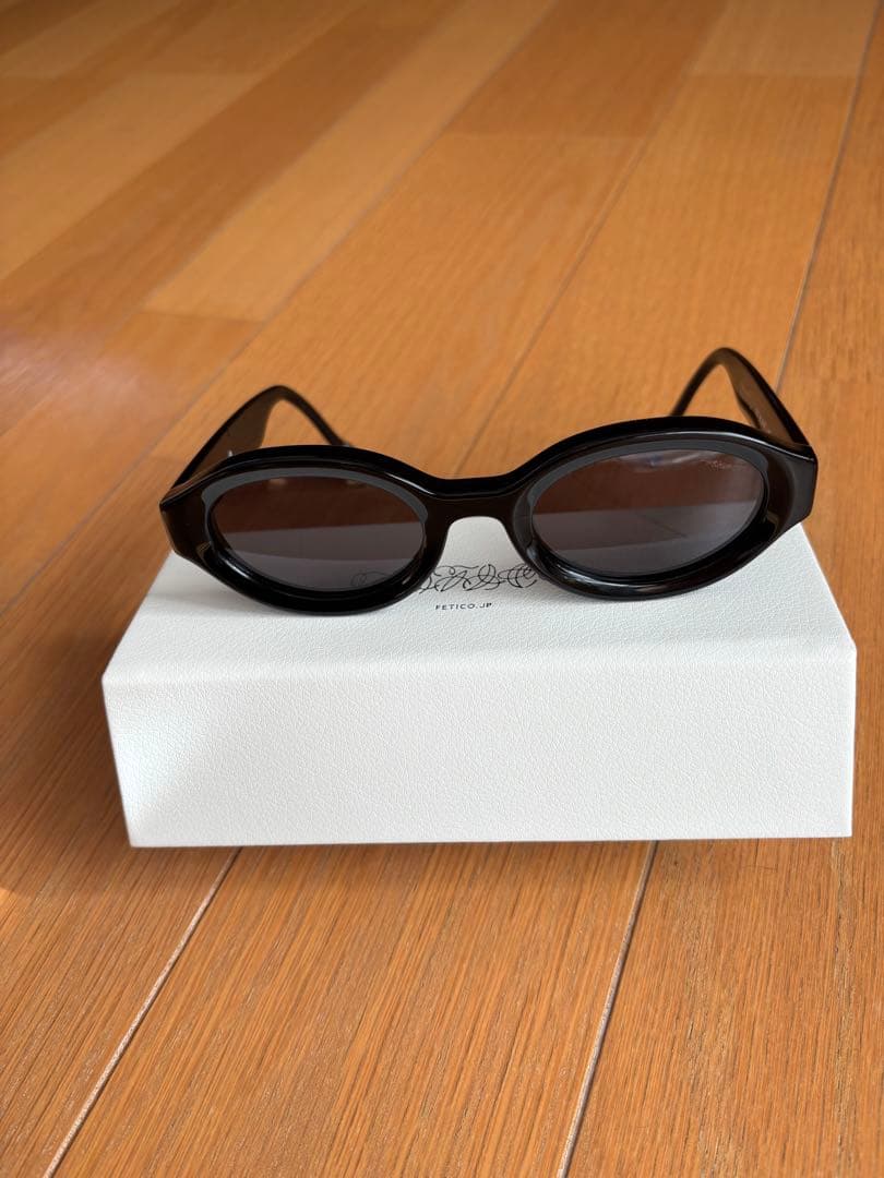 FETICO コラボサングラス　BLANC.黒