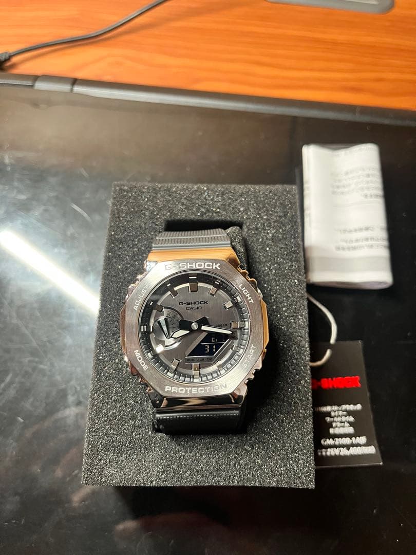 カシオ Gショック GM-2100-1AJF (楽天)、メタルケース(メルカリ)