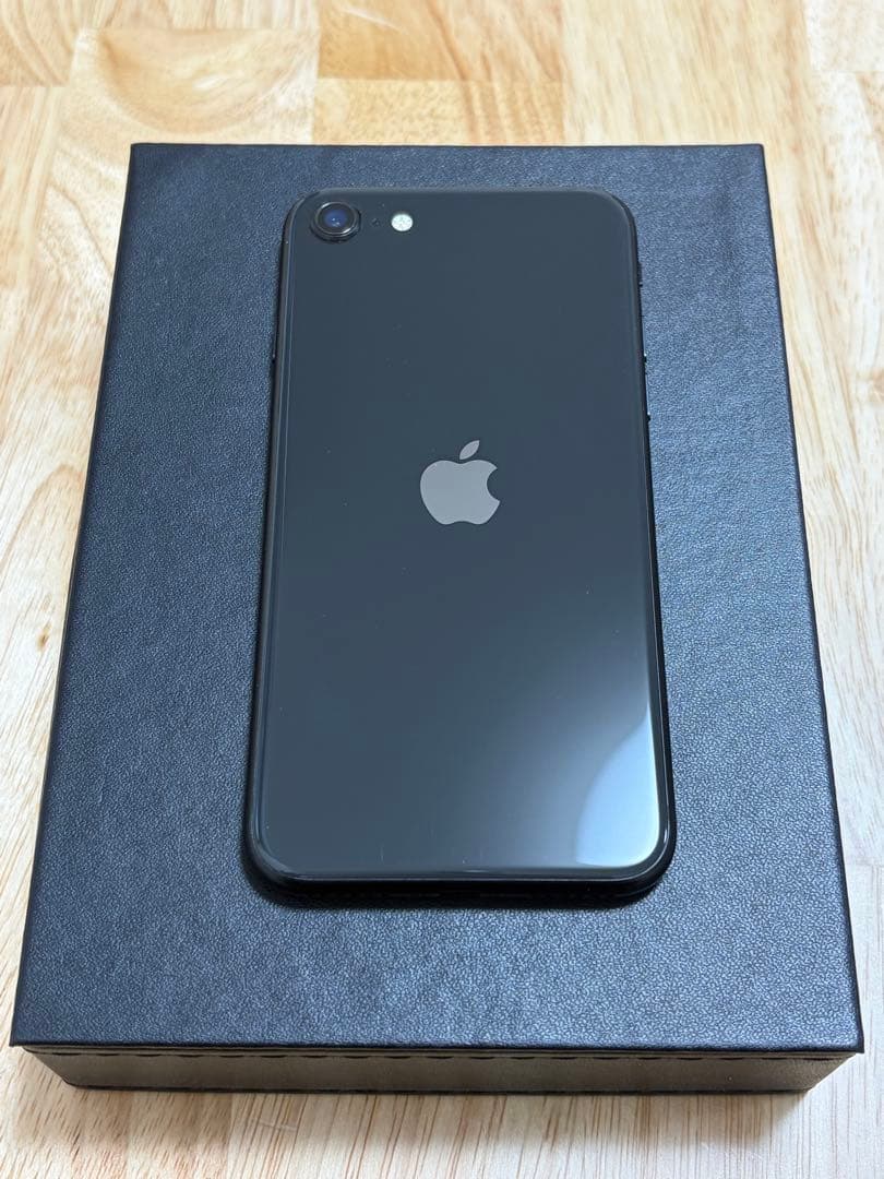 美品　iPhone SE 第二世代　③