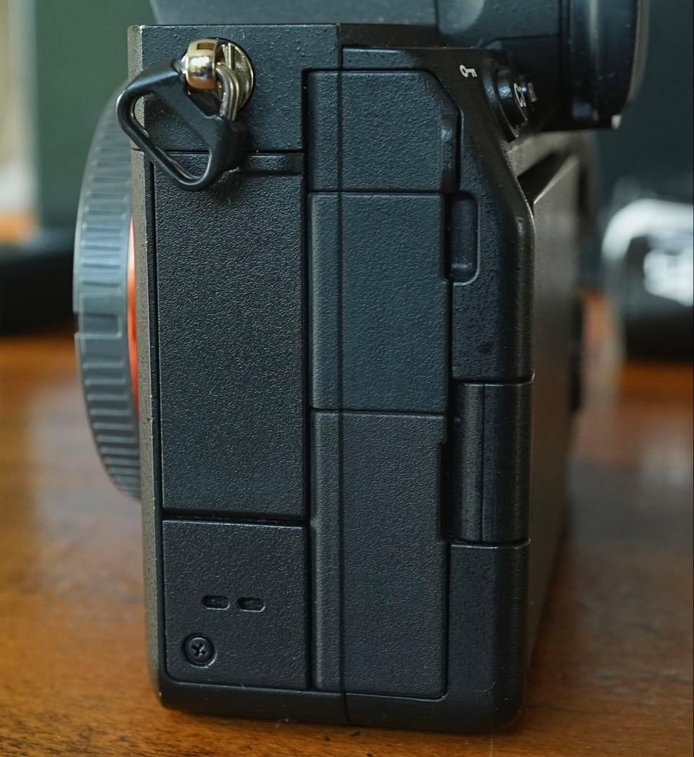 SONY α74 ミラーレスカメラ 本体と付属品