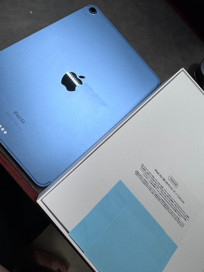 iPad Air (第5世代)　Wi-Fi + Cellularモデル