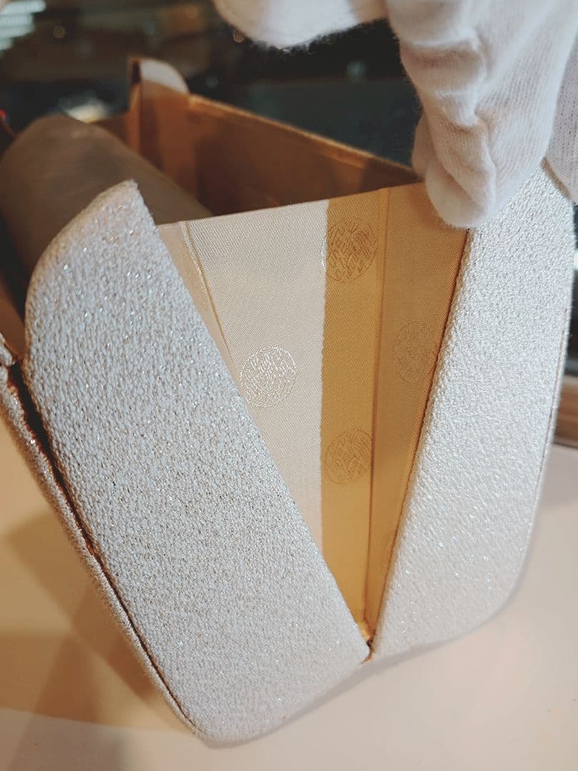 エンボス加工 花柄 和装用バッグ ホワイト　螺鈿細工