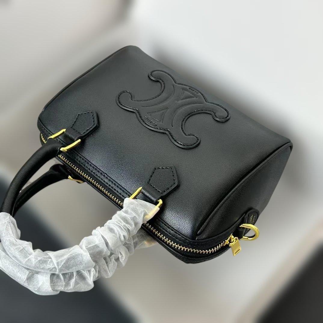 TRIOMPHE CANVAS ブラックレザー ショルダーバッグ