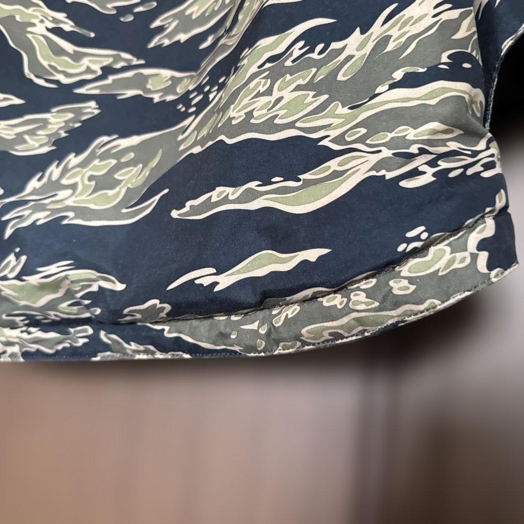 Burton 迷彩柄 フード付きスノーボードウェアMサイズ