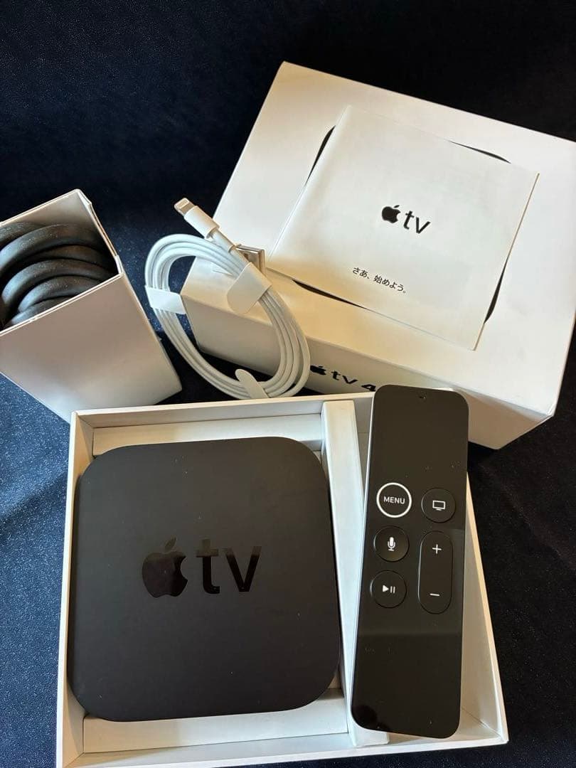 Apple TV 4K 本体とリモコン