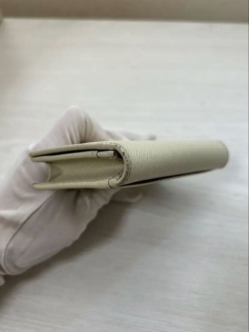 PRADA サフィアーノレザー 名刺入れ オフホワイト