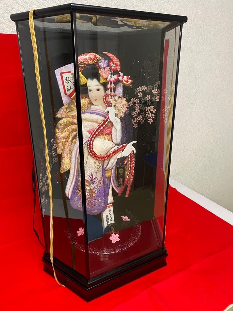 羽子板　立体振袖刺繡六角ガラスケース１8号・間口約４３×奥行約３３×高さ約７２㎝