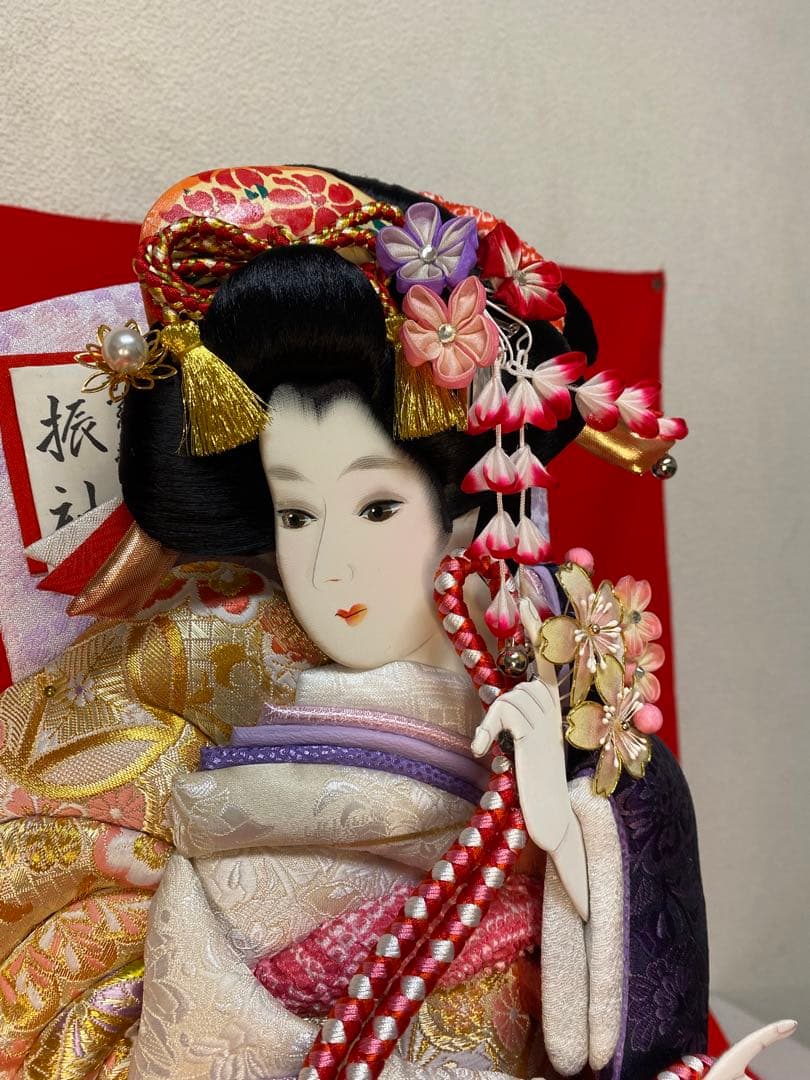 羽子板　立体振袖刺繡六角ガラスケース１8号・間口約４３×奥行約３３×高さ約７２㎝