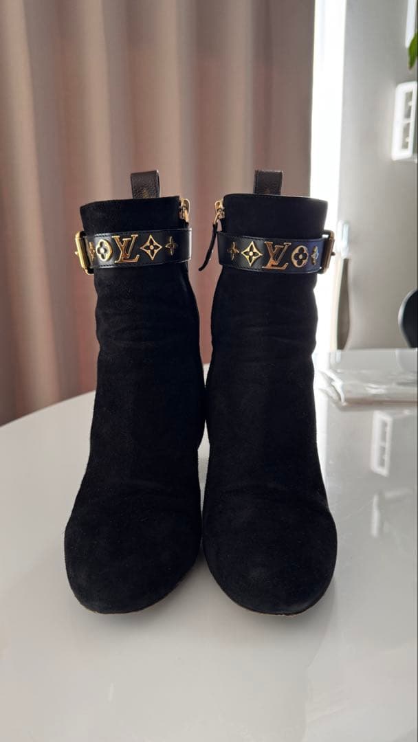 ルイ・ヴィトン ブラック スエードブーツ