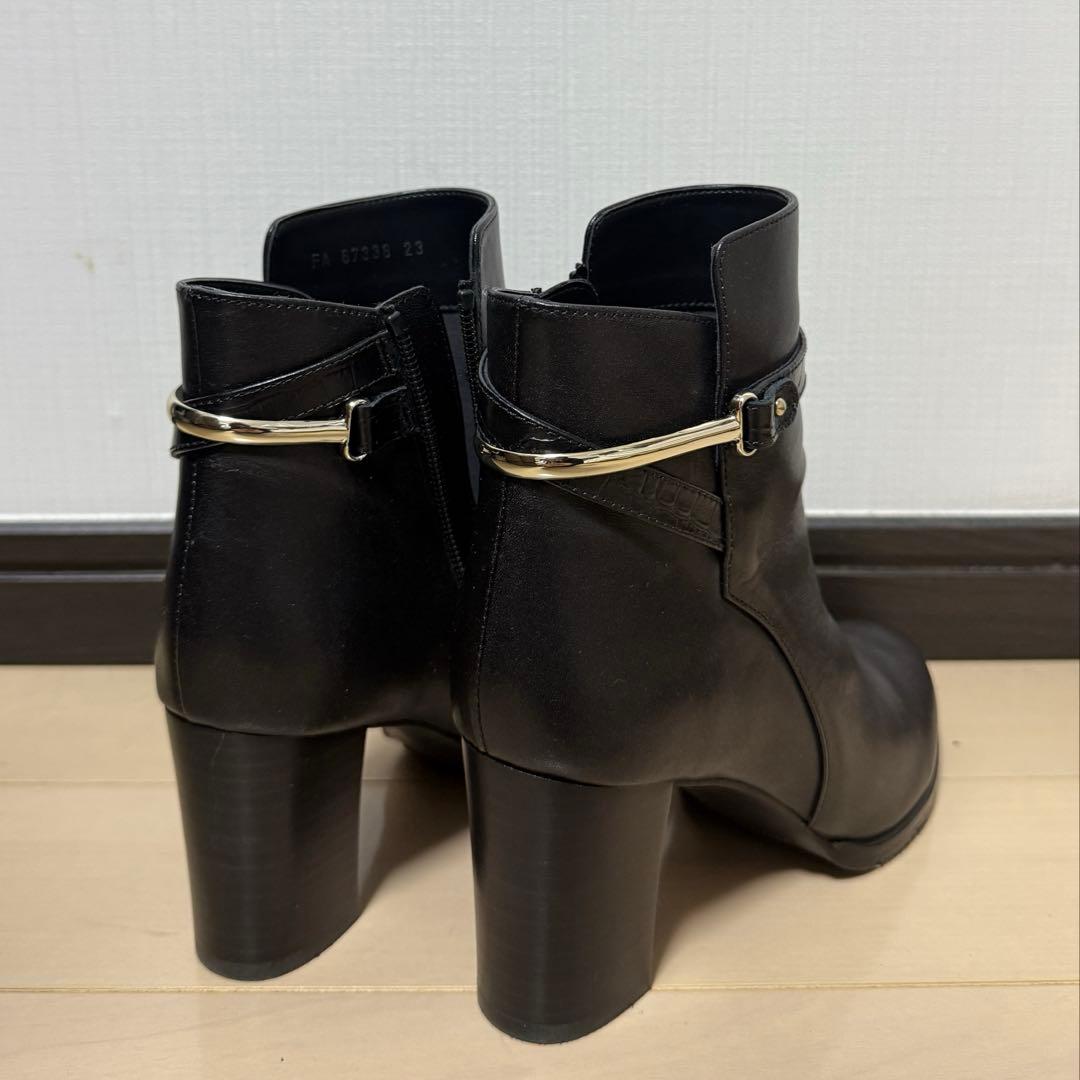 ダイアナ　ショートブーツ　シルバー金具付き