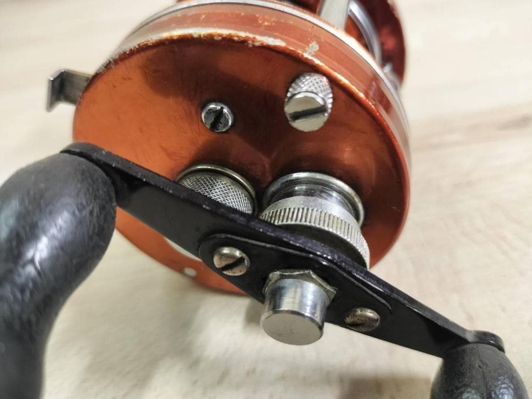 ☆ABU GARCIA アブ アンバサダー 4000D　ビンテージリール　橙