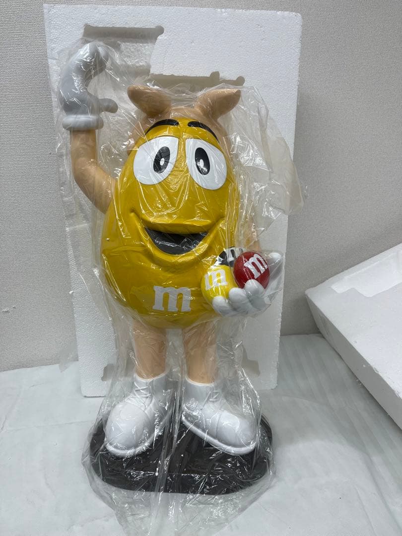 M&M's エムアンドエムズ ディスペンサー フィギュア 置物　飾りイエロー