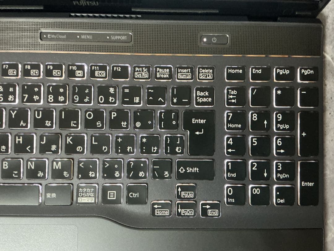 ✨美品✨FUJITSU✨corei7✨第8世代✨メモリ16GB✨新品SSD✨