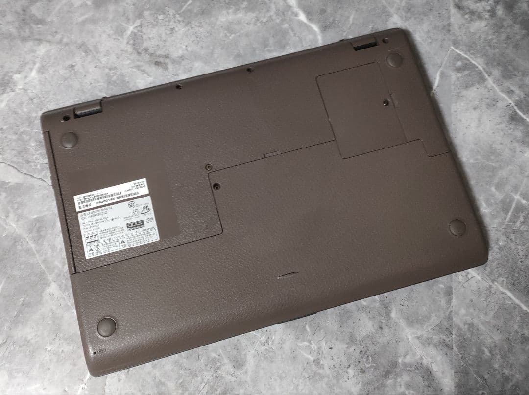 ✨美品✨FUJITSU✨corei7✨第8世代✨メモリ16GB✨新品SSD✨