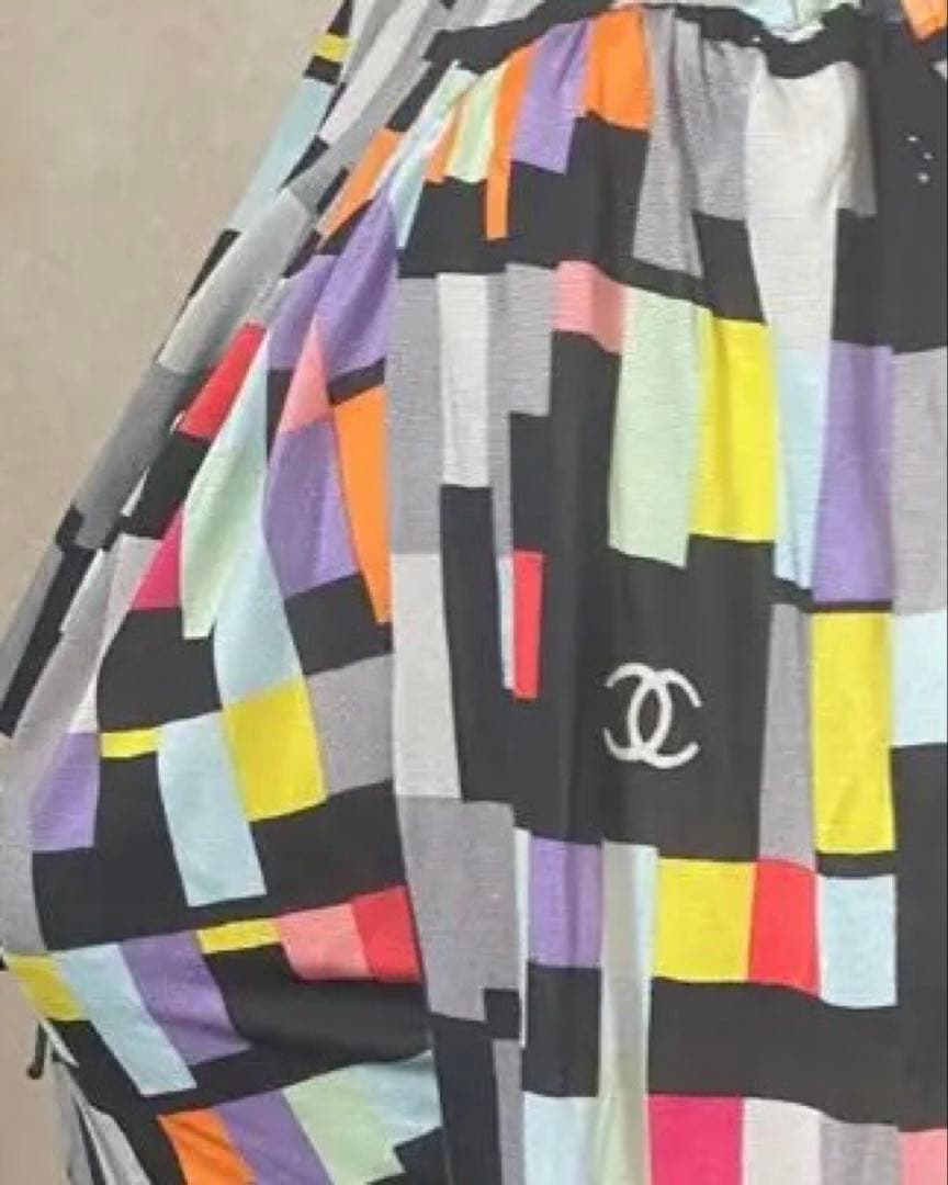 お値下げ！美品CHANEL カラフル幾何学模様シルクジップアップジャケット