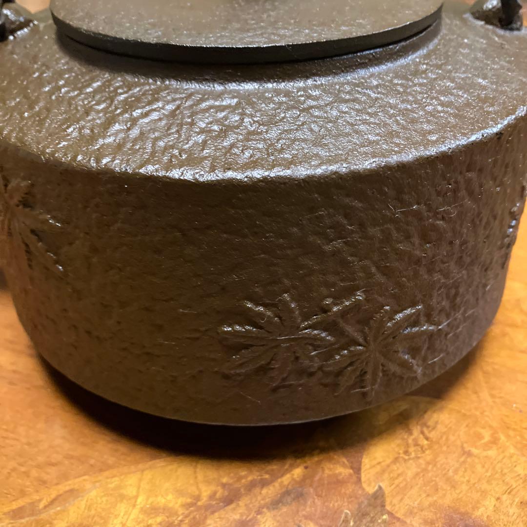 【中型】鉄瓶　南部鉄器　紅葉　チャコールブラウン　美術品　アンティーク　1.3ℓ