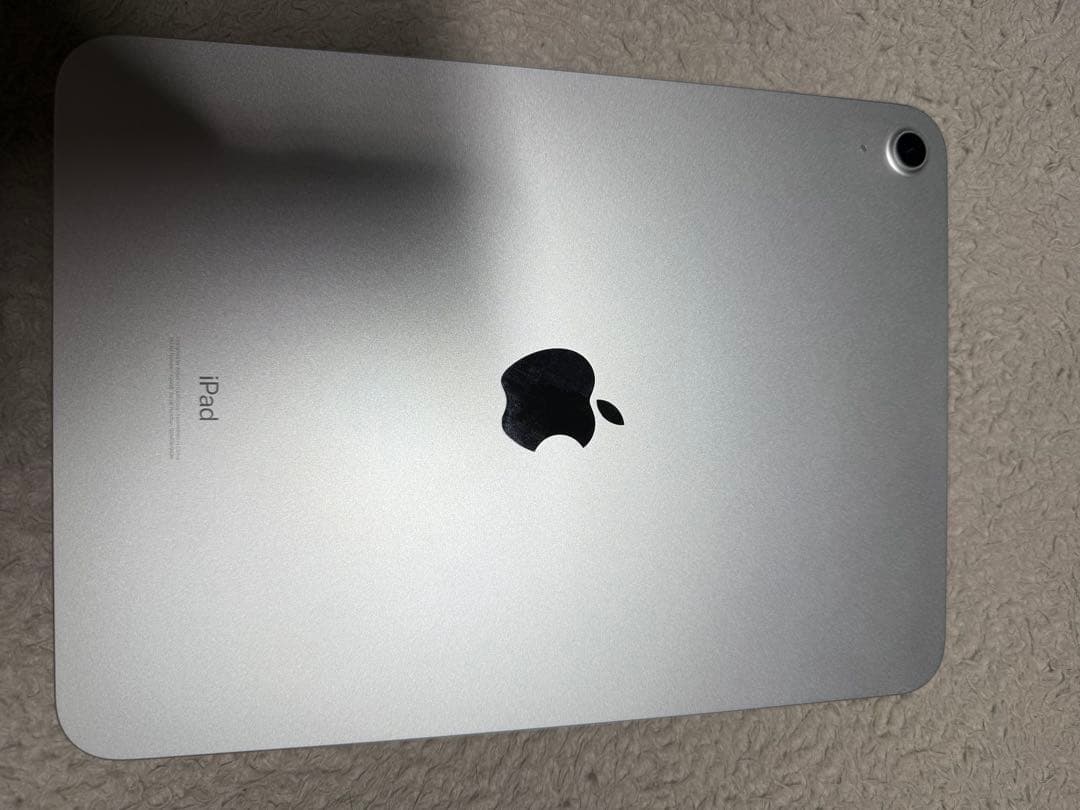 iPad第10世代 シルバー 本体 カバー付き