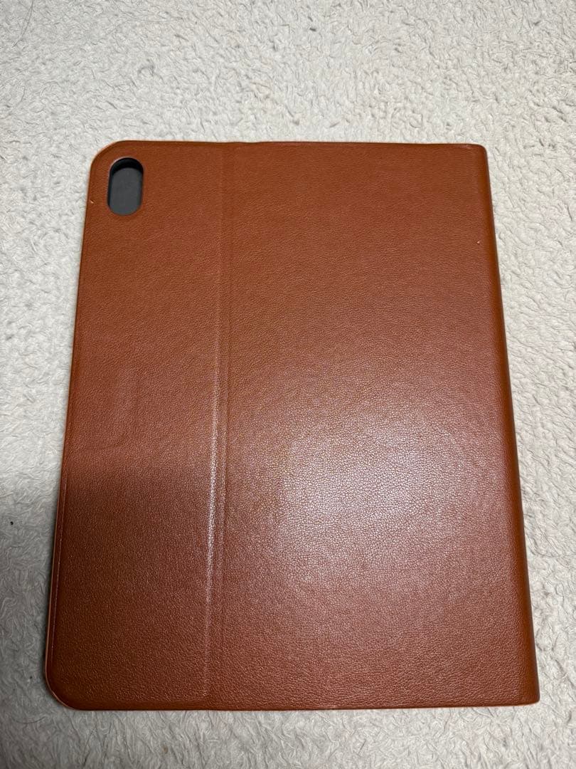 iPad第10世代 シルバー 本体 カバー付き