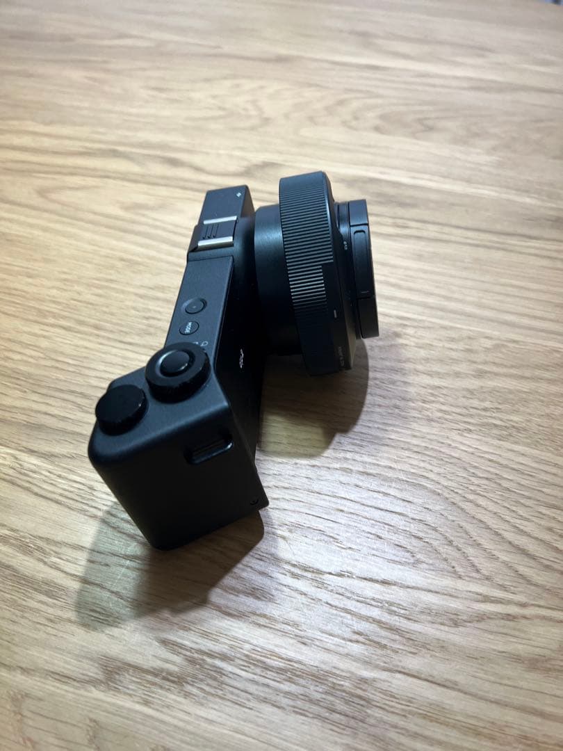 SIGMA デジタルカメラ dp2Quattro ※フード付き/充電器無し