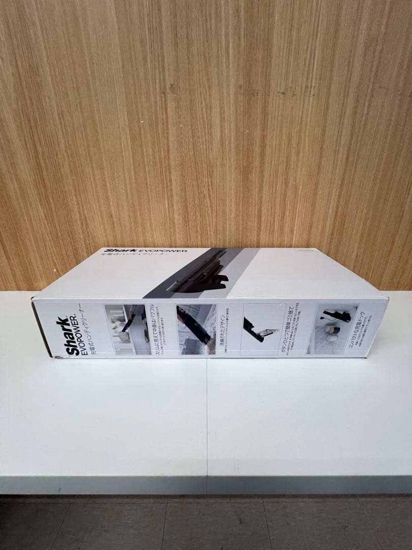 EVOPOWER 充電式ハンディクリーナー未使用ですが 箱にダメージ有り