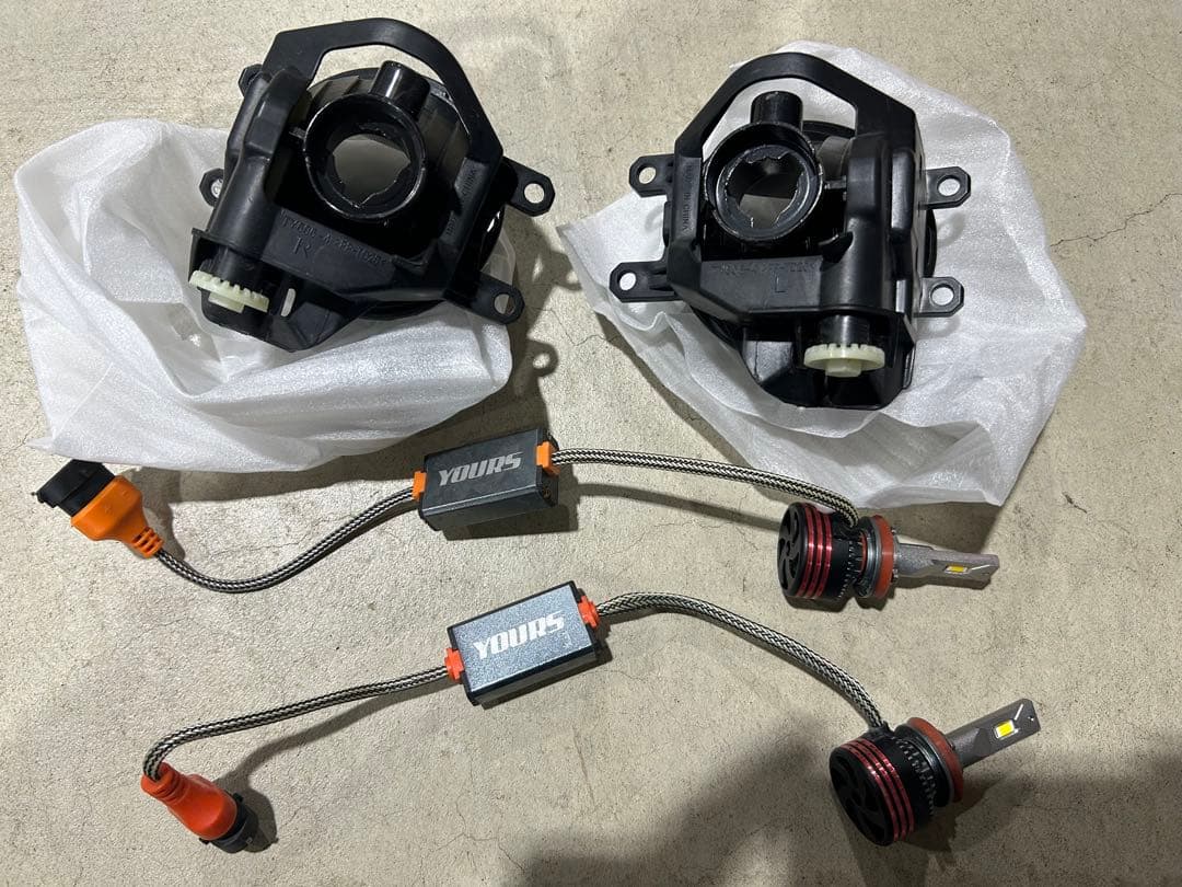 80ノア後期等フォグレンズキット ユアーズ製