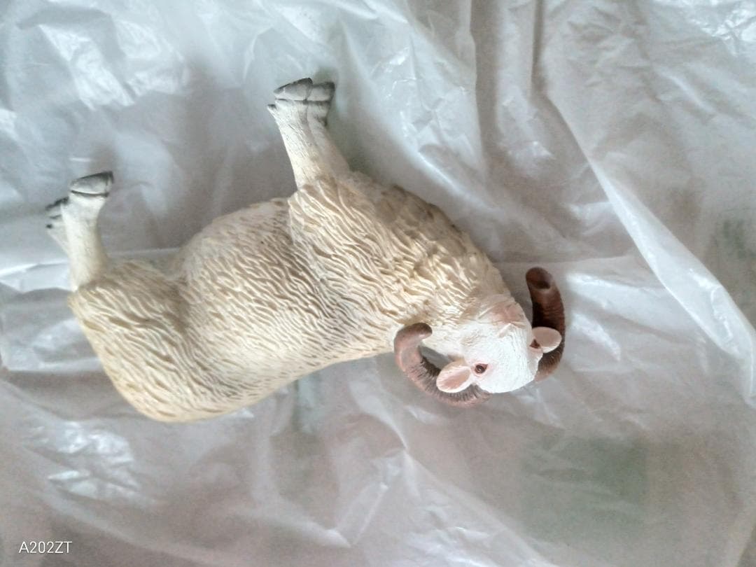 ヤギの卓上置物