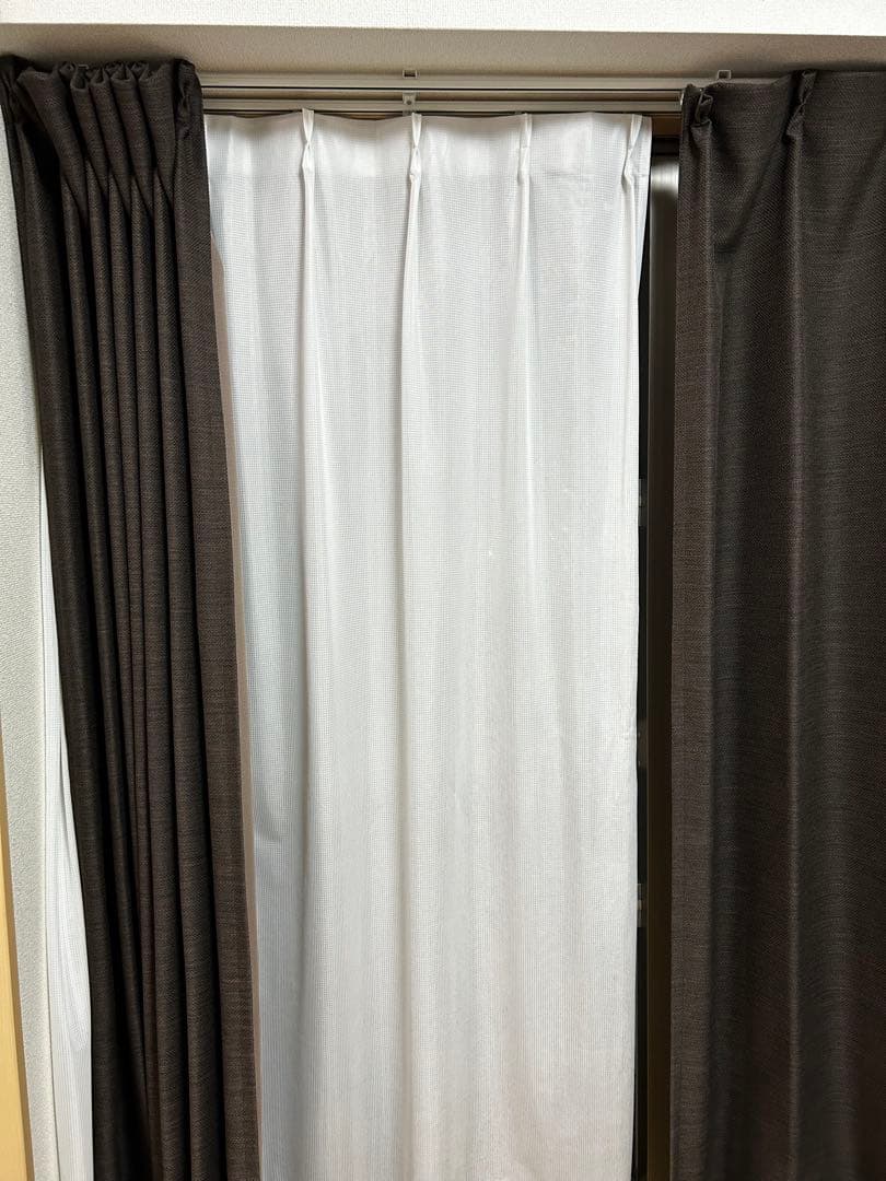 ダークブラウン・ホワイト二重カーテン