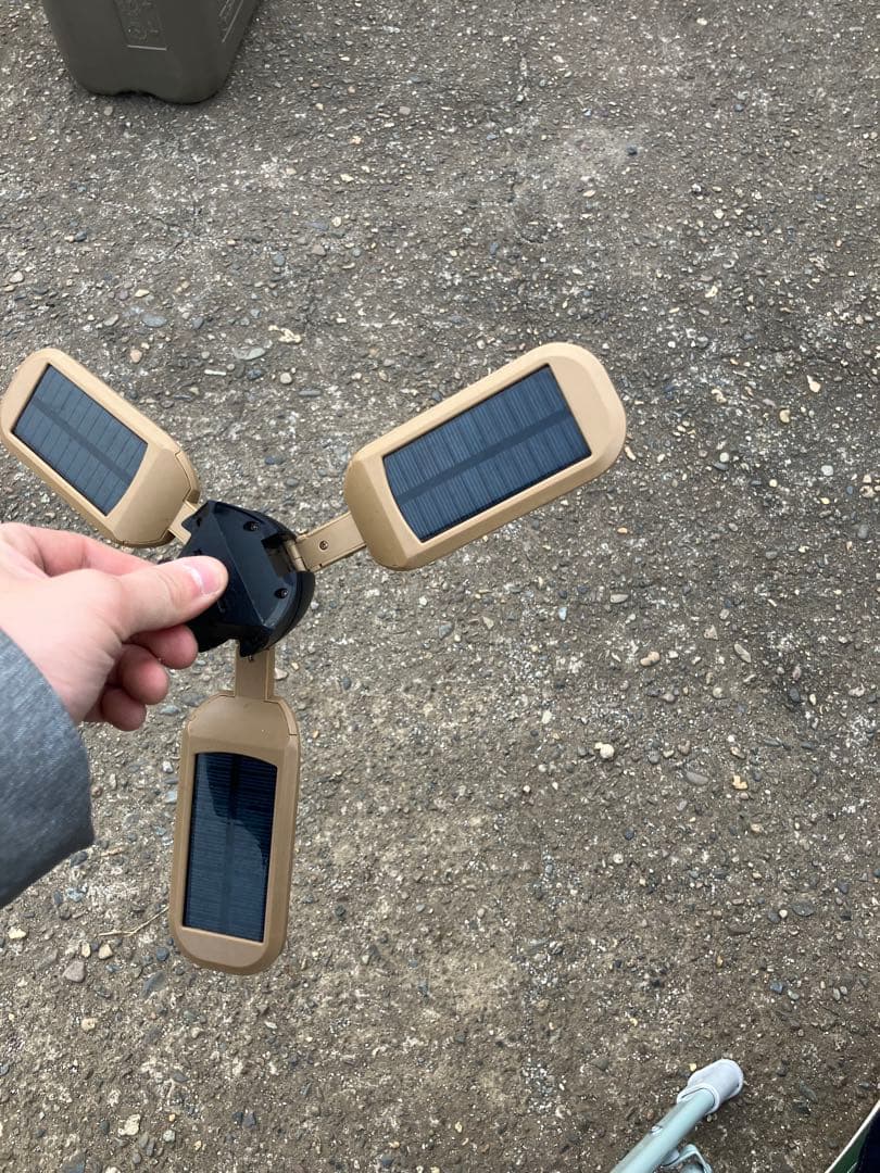 ソーラー充電式 3灯ハンディライト カーキ　2つセット