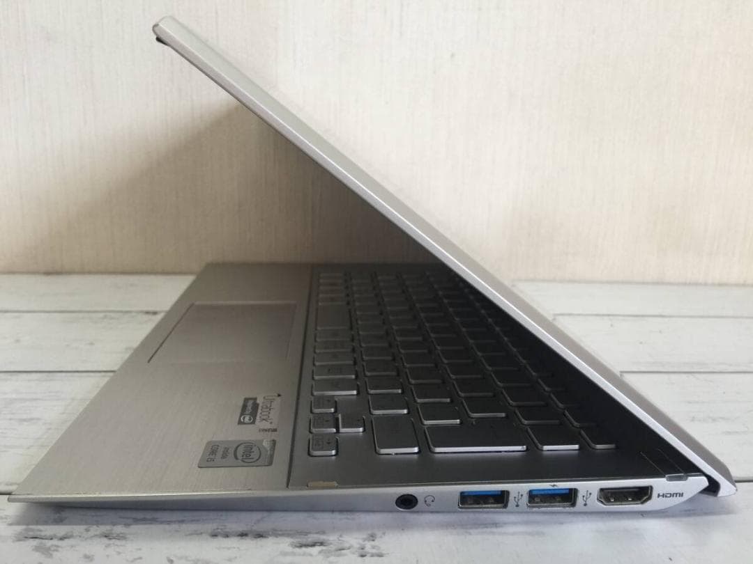 SONY SVP112 11.6型 870g/13.2mm コンパクトノートPC