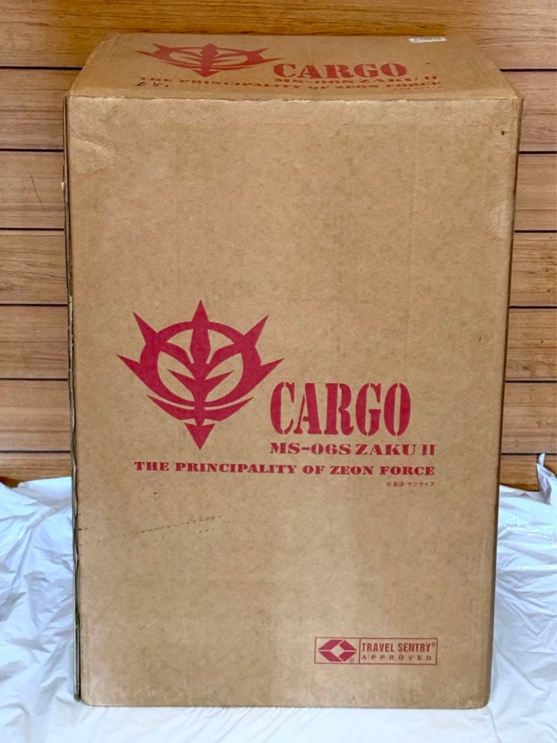 機動戦士ガンダム MS-06S シャア専用ザクⅡ スーツケース CARGOBAG