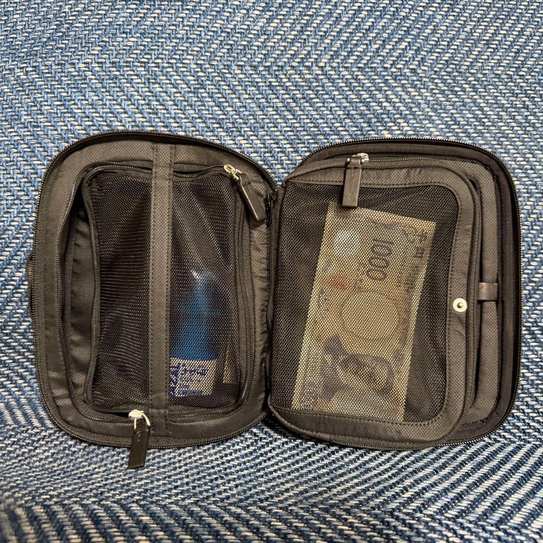 【美品】TUMI トラベルポーチ ガジェットケース 黒 匿名配送