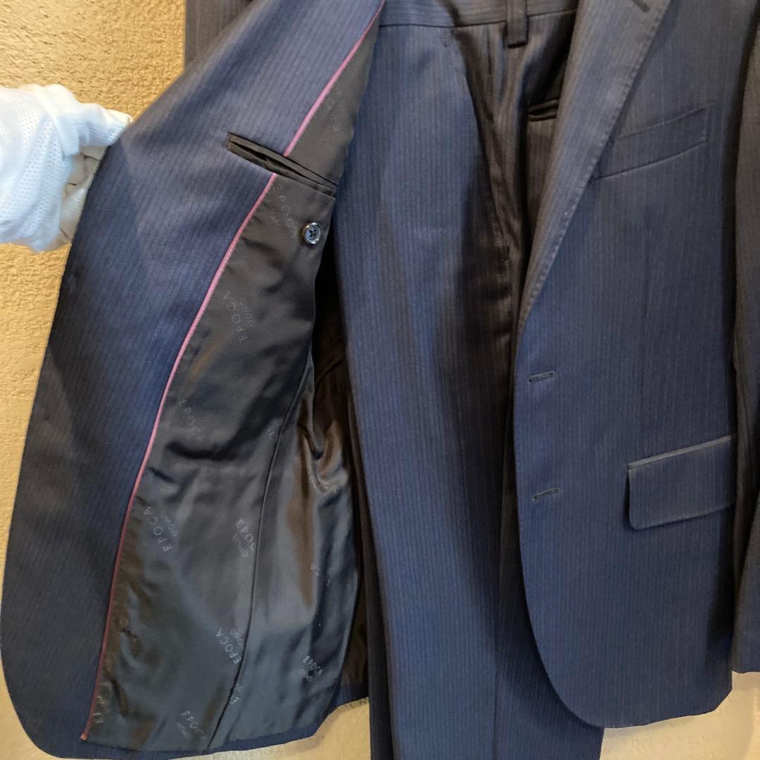 綾鷹ティー 美品！EPOCA UOMO ダークブルーのストライプスーツ