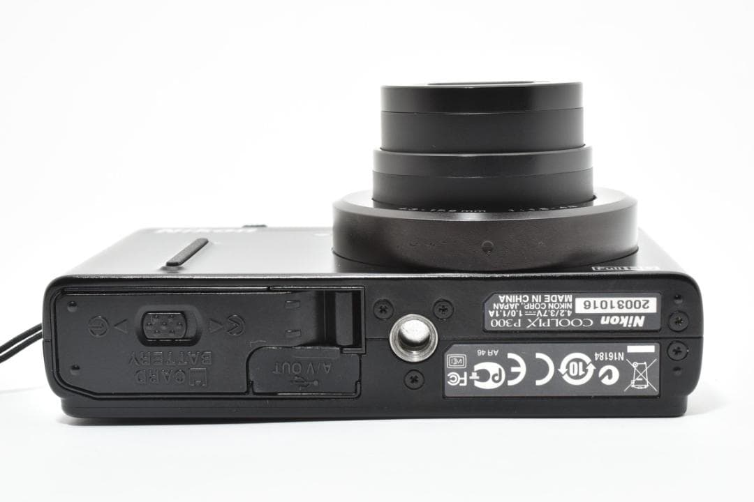 《 ほぼ新品 》 ニコン　Nikon COOLPIX P300 ブラック