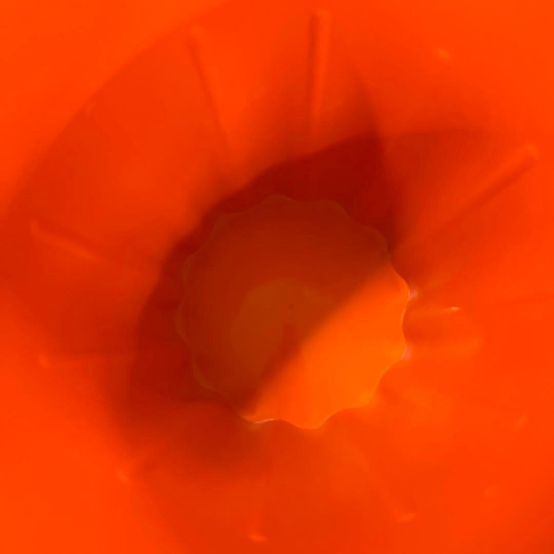 ドイツメーカー　AUTHENTICS オウセンティックス　　ランドリースツール