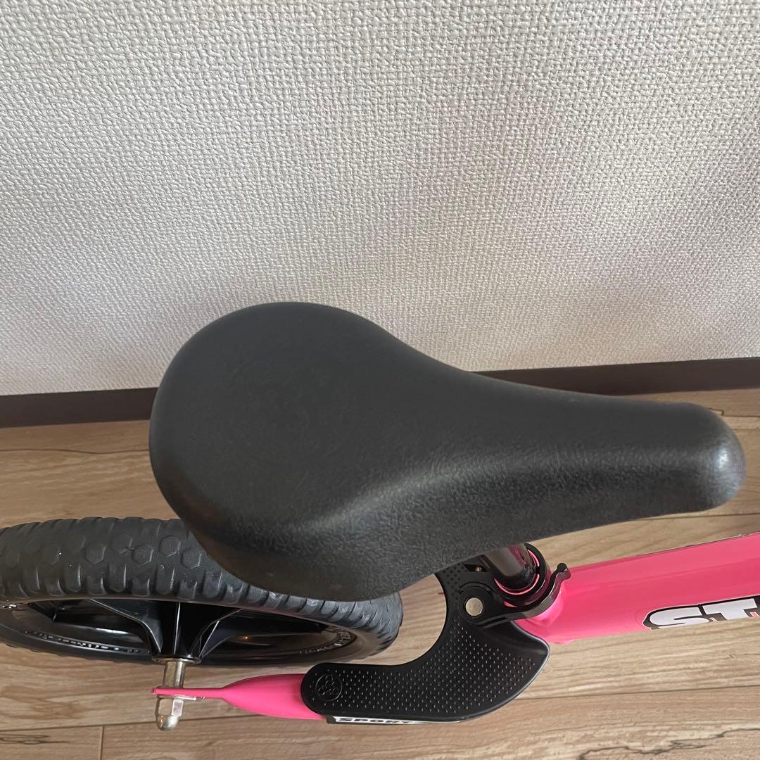 良品 ストライダー 12インチ キックバイク ピンク 桃色 運動 自転車