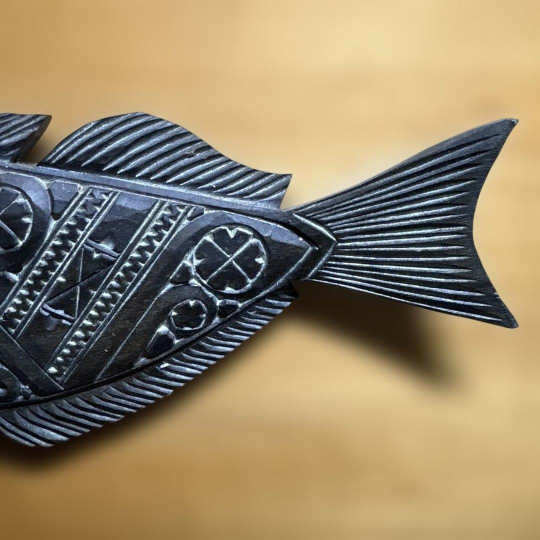 阿部紀男「魚」アイヌ文様パネル張り