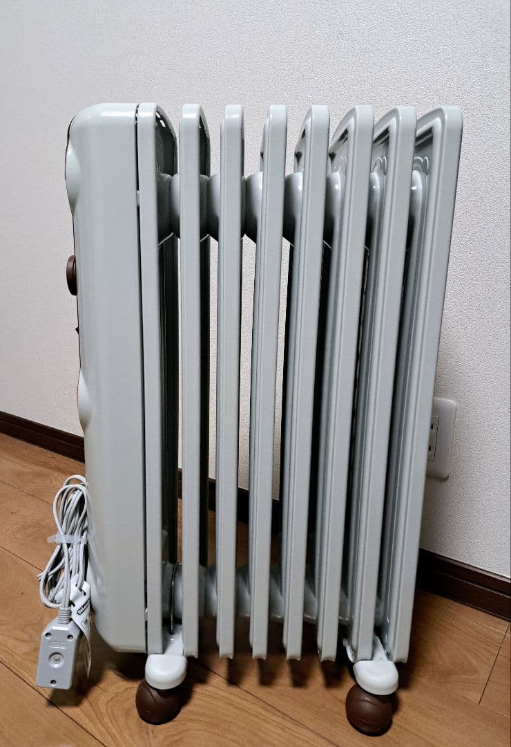 【新品同様品】デロンギ/ オイルヒーター　専用トップハンガー付き