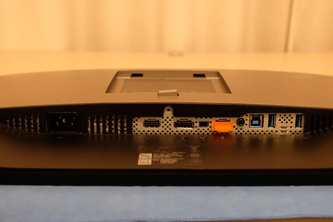 Dell 25インチ WQHD モニター U2518D