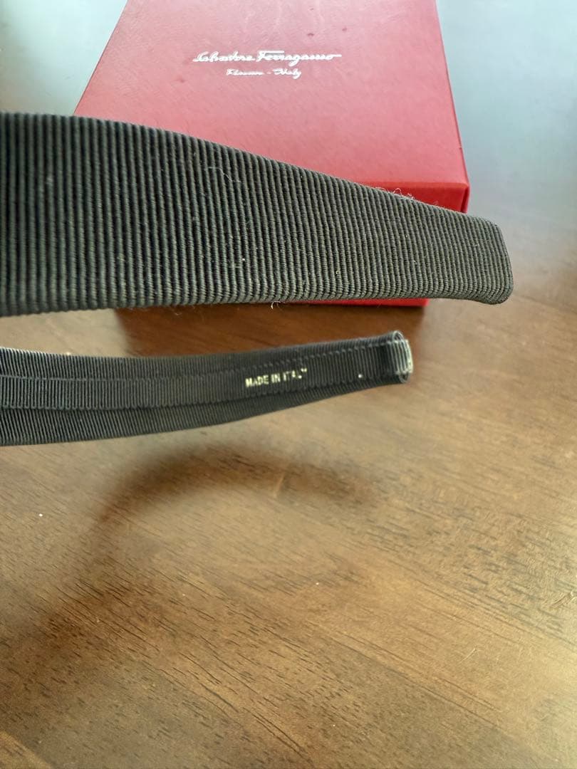 美品！フェラガモ　カチューシャ