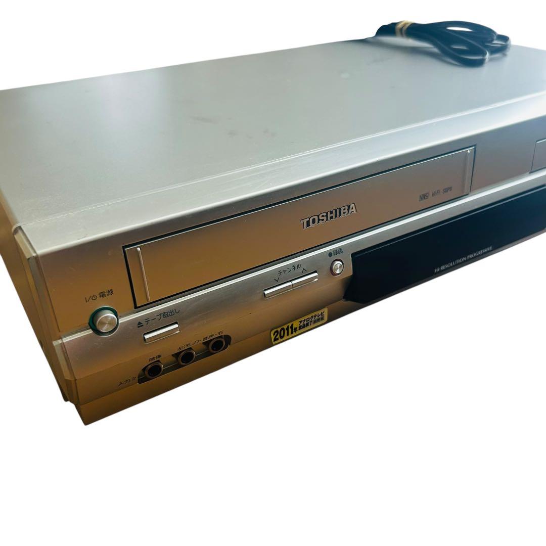 TOSHIBA 東芝 SD-V700 VHSビデオデッキ一体型DVDプレーヤー
