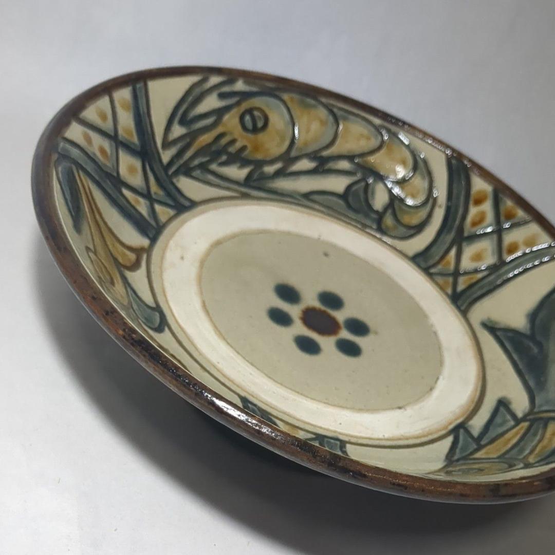 金城敏昭 壺屋焼 やちむん 魚文 海老文 盛鉢 沖縄 琉球 「昭」銘入り 美品