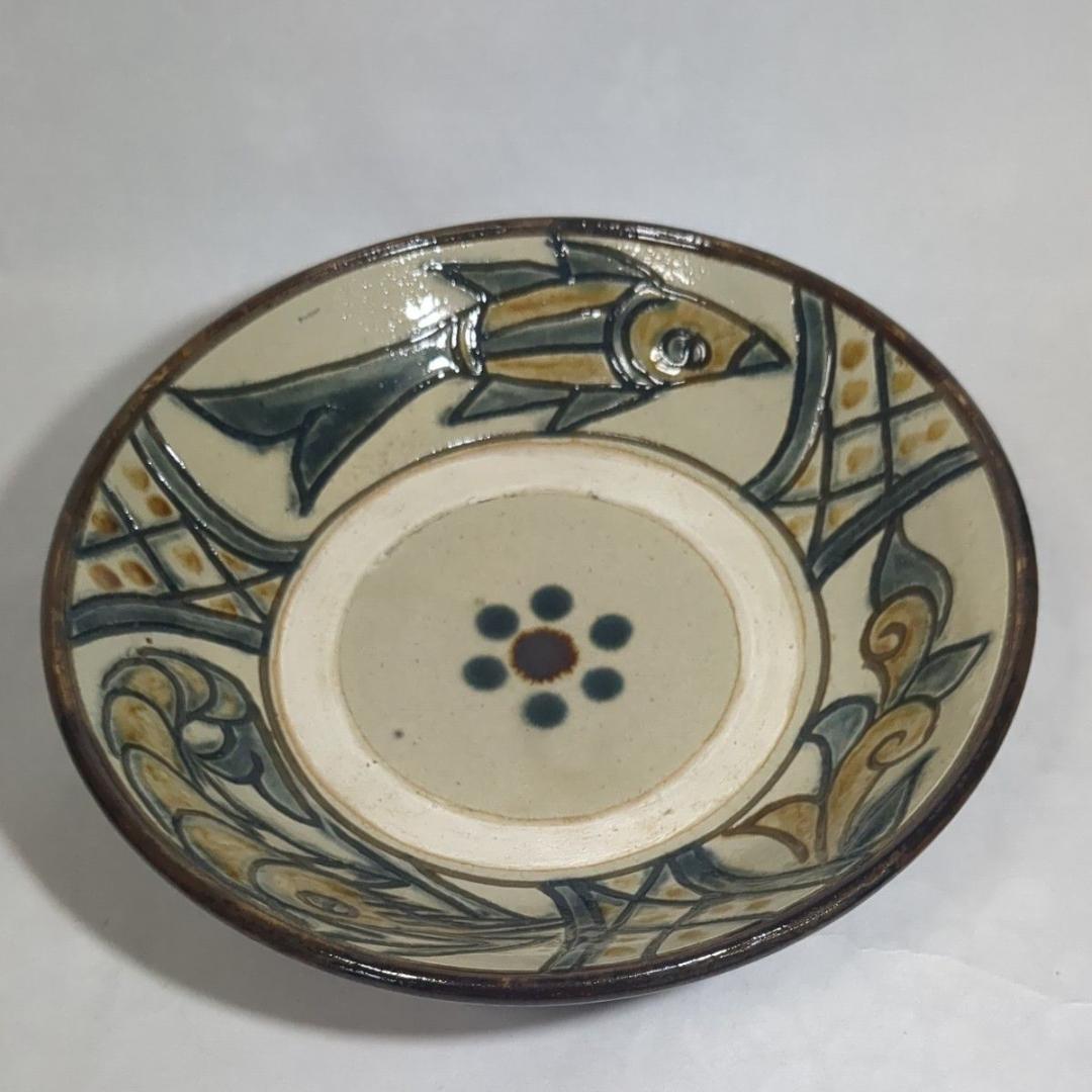 金城敏昭 壺屋焼 やちむん 魚文 海老文 盛鉢 沖縄 琉球 「昭」銘入り 美品