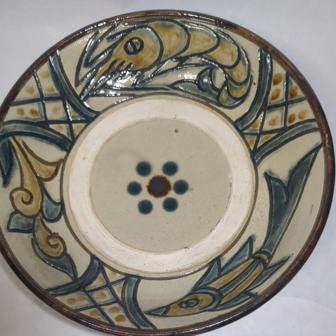 金城敏昭 壺屋焼 やちむん 魚文 海老文 盛鉢 沖縄 琉球 「昭」銘入り 美品