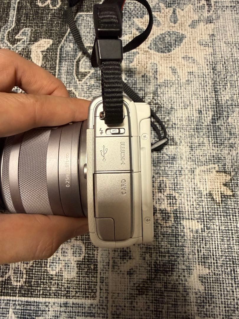 Canon EOS M100 ミラーレスカメラ 本体