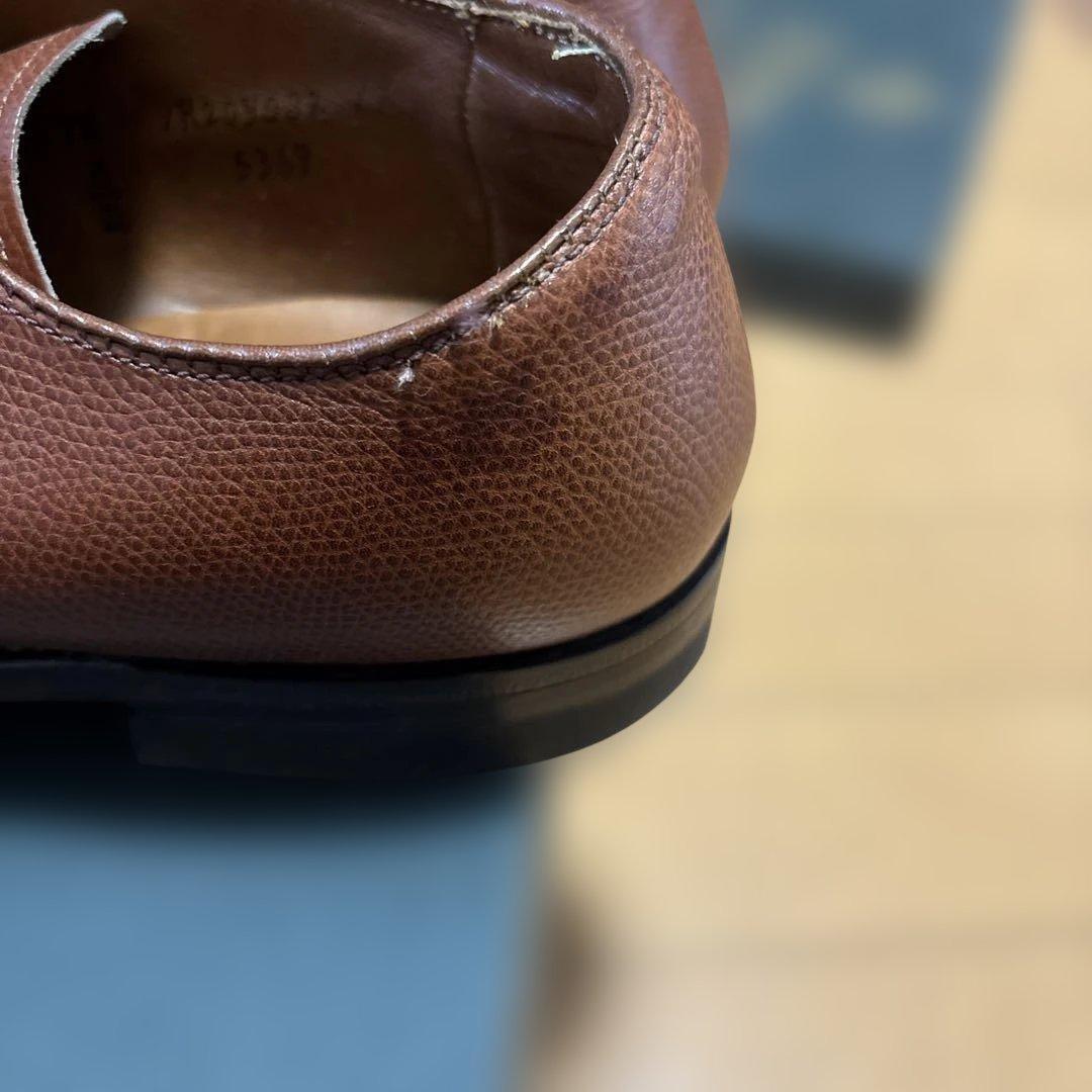 ブラウン型押しレザードレスシューズ