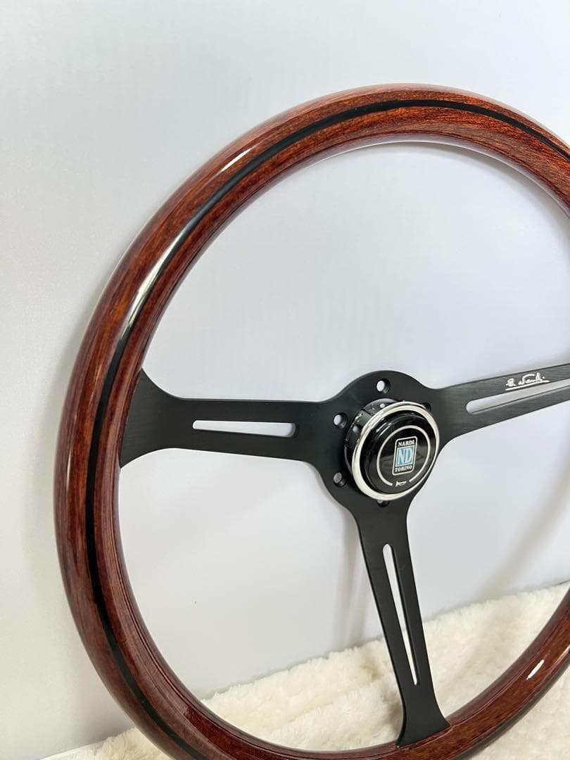 15インチ ナルディ 社外品 新品 未使用 人気のデザイン カラー