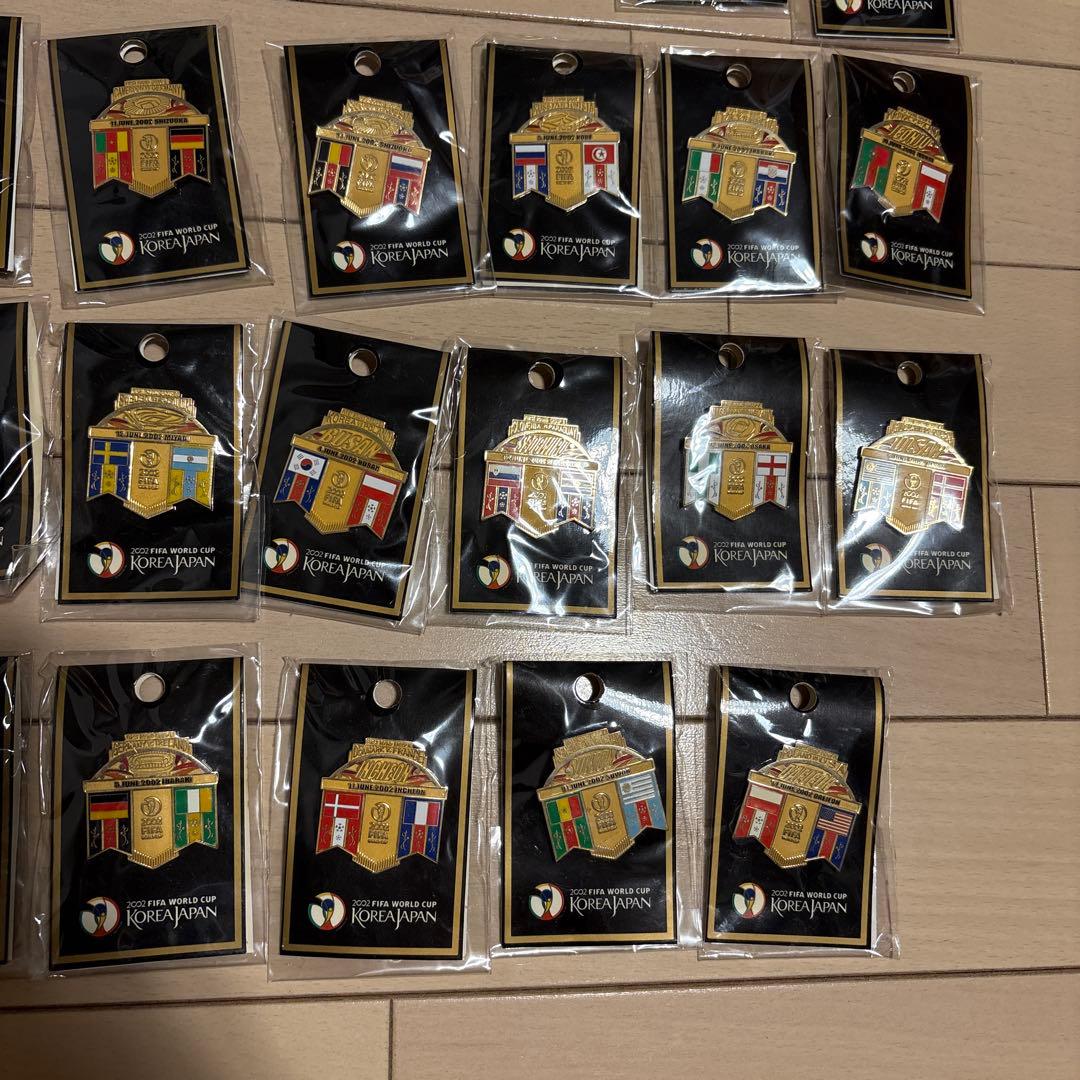FIFA日韓ワールドカップ ピンバッジ48個セット