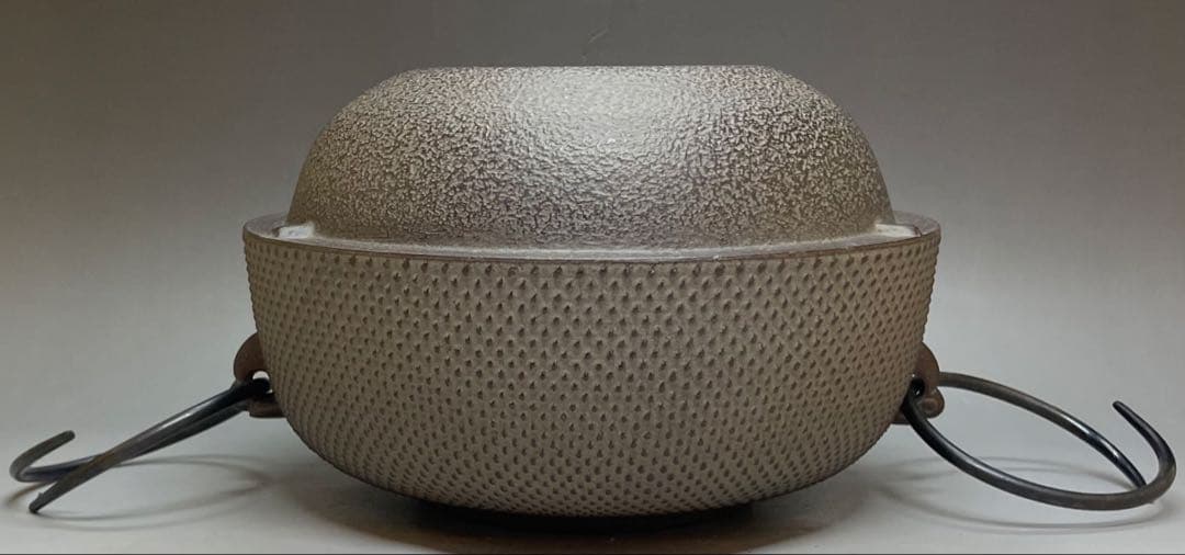 人間国宝　高橋敬典　金谷浄雲　南鐐撮霰　平丸釜添　唐銅鬼面風炉　釜鐶　c10