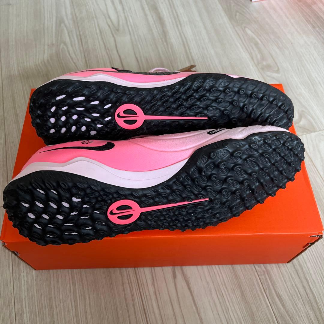 Nike トレーニングシューズ ピンク/ホワイト 新品　27 ティエンポ